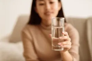 坐骨神経痛 水を飲む