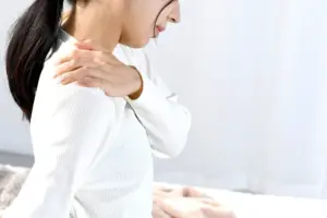 肩こり　右だけ